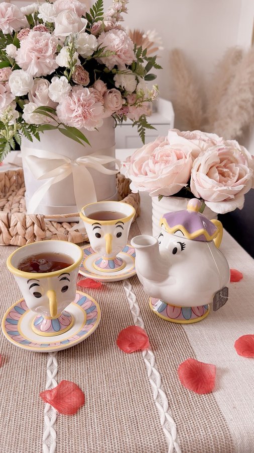 Instagram post by @nikkisnoticky for Toynk. Caption reads: [...] package of some disney goodies from....