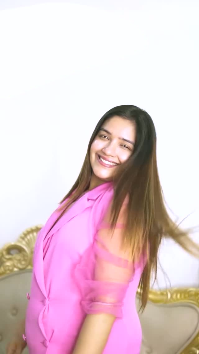 Instagram post by @ridhimabhatia20 for Pure Origin. Caption reads: Comment “glow” for the link 🤍

Glow that feels....