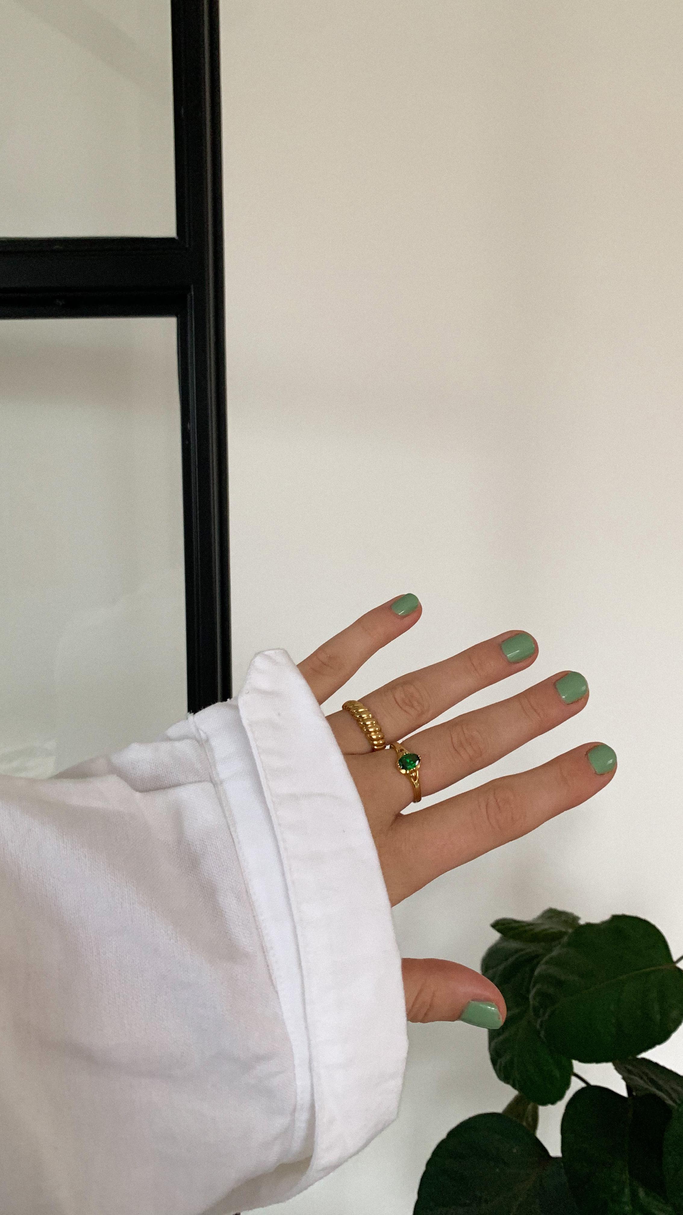 Instagram post by @vilmaanderberg for SAFIRA. Caption reads: I samarbete med @theofficialsafira 💚 
Älskar mina....