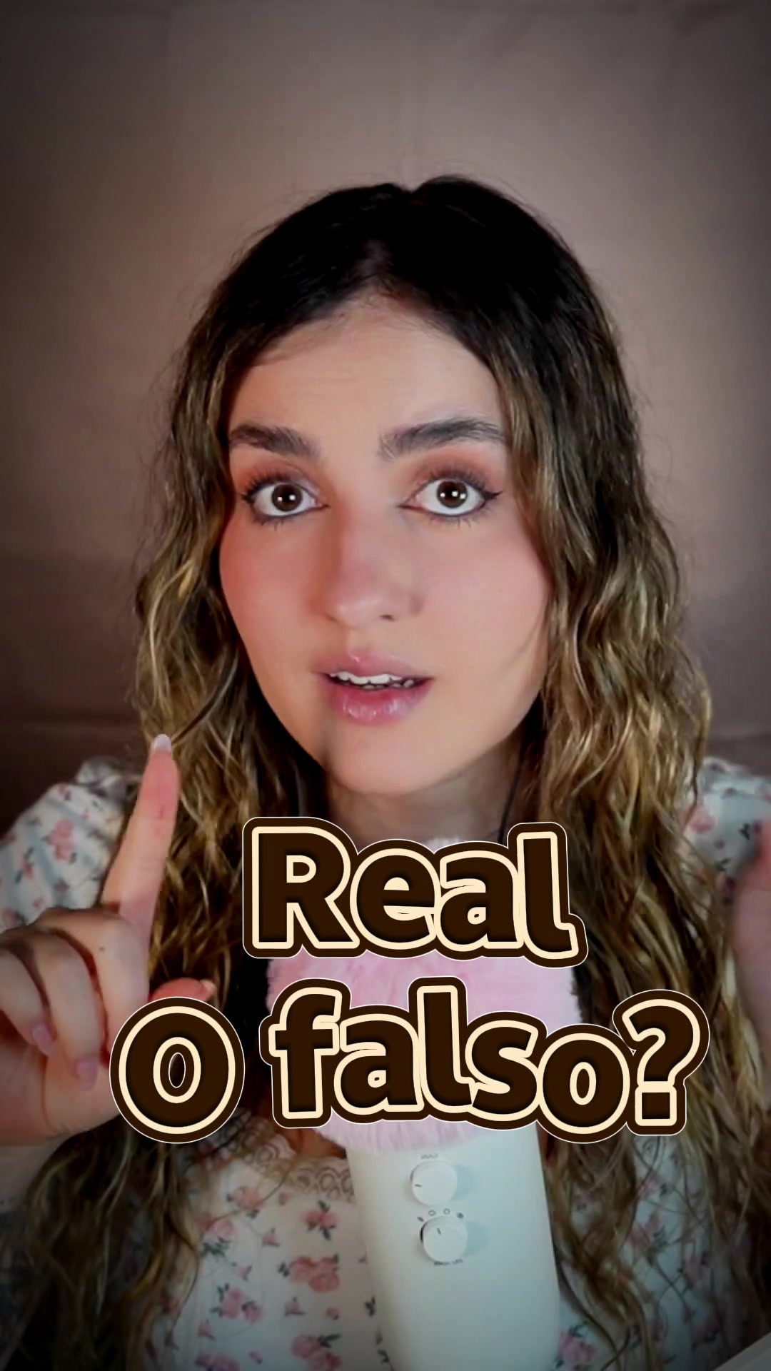 TikTok post by @aleasmrofficial for Alpina. Caption reads: Real o falso? Están muy difíciles de adivinar!!....