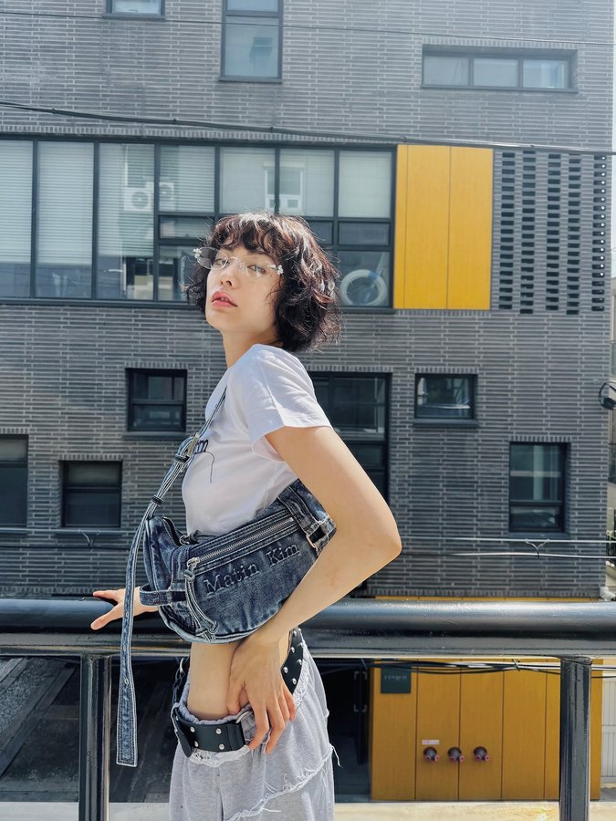 Instagram post by @jin_a_nana for MatinKim. Caption reads: White and Black 💙
@matinkim_magazine

#광고 #마뗑킴....