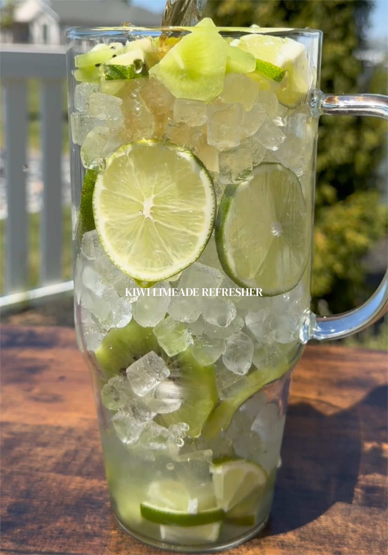 TikTok post by @stephanienunez_ for Everyday Dose. Caption reads: Kiwi Limeade Refresher 🥝🍋‍🟩 using @Everyday....