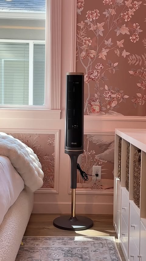 Instagram post by @amypolwarth for Levoit. Caption reads: [...] fix the fan settings 😋 🔗 link in bio....