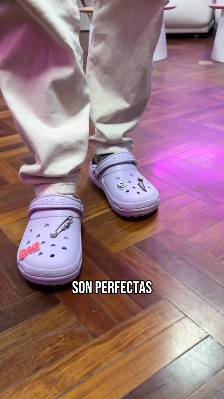 Instagram post by @wardaconestos for Crocs. Caption reads: Tierlist de ropa de invierno 🥶

Las @crocsuruguay....