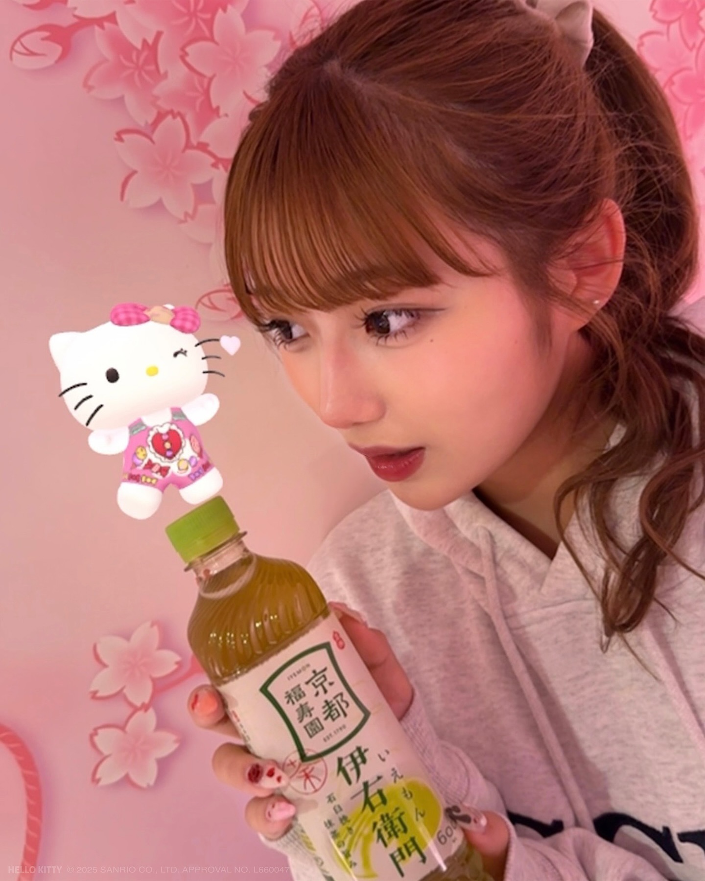 Instagram post by @noa._.1126_ for Suntory. Caption reads: サンリオキャラクターズのAR企画が、はじまったよー！！😻🤍
大好きなキティちゃんが希空のためにメ....