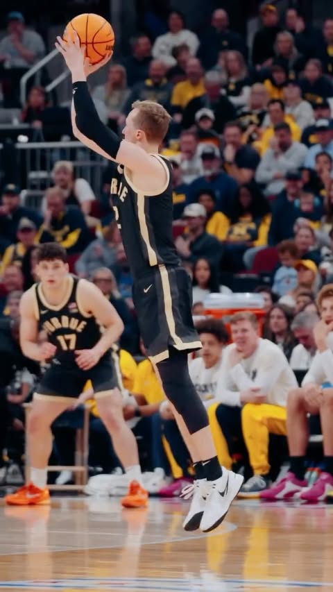 Instagram post by @bigtennetwork for Discover. Caption reads: [...] lighting it up from beyond the arc 🎯....
