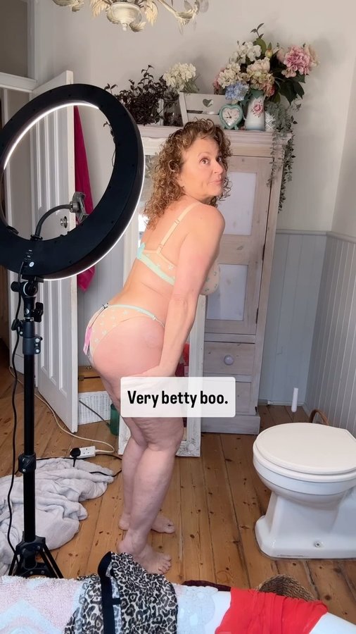 Instagram post by @nadiasawalha for Understatement. Caption reads: AD | GIVEAWAY !! 💝 🎁I LOVE....