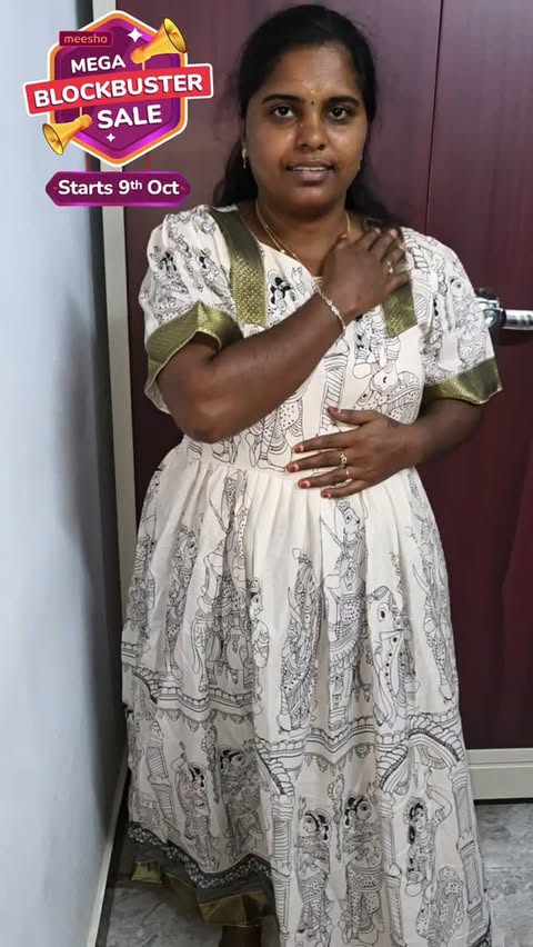 Instagram post by @kavis_world__ for Meesho. Caption reads: 2 piece anarkali @meeshoapp @meesho.app__.