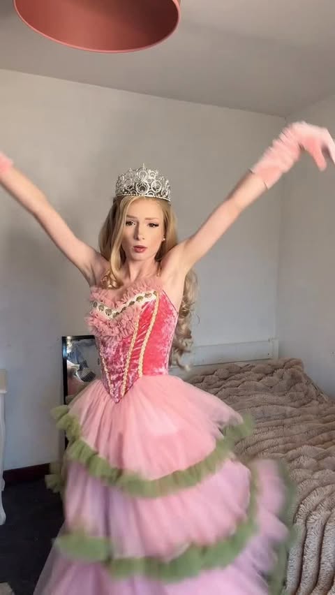 Instagram post by @clarawyy for LaceMade. Caption reads: I love Glinda so much 💗🫧
Thanks to....