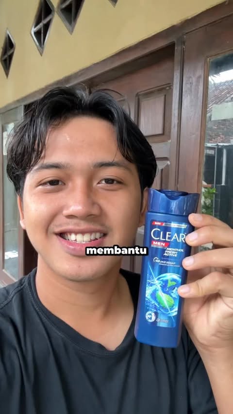 Instagram post by @roihan_jnr for Alfamart. Caption reads: [...] yang kalian bisa beli di @alfamart....