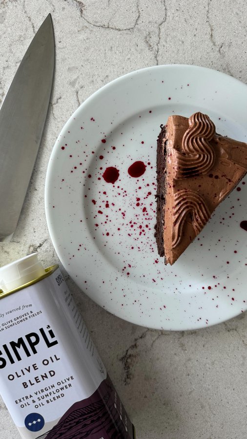 Instagram post by @thetenorchef for SIMPLi. Caption reads: [...] cake. I’ve made the cake with @eatsimpli’s....