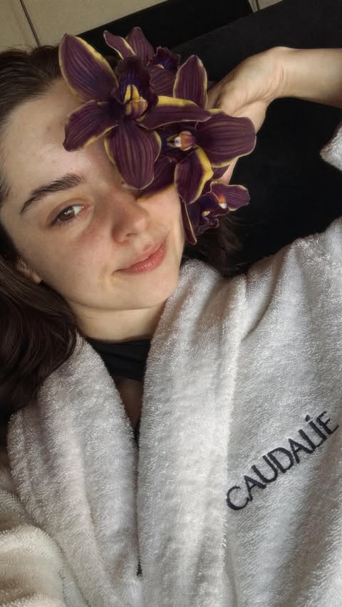 Instagram post by @silvia_mmb for Caudalie. Caption reads: Probando Vinopure de @caudalie para tratar mi acné....