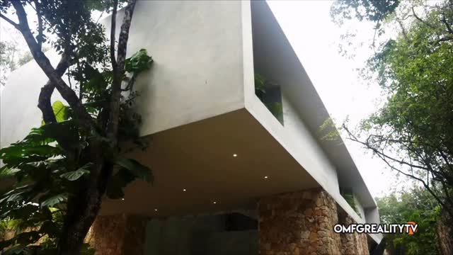 Instagram post by @omfgrealitytv for We TV. Caption reads: Towanda talk about being upset that her sisters....