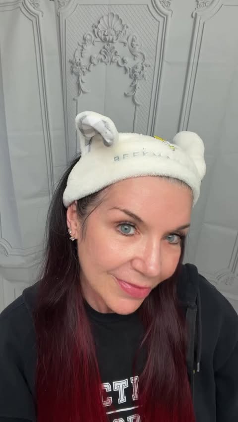 Instagram post by @muaythaijody for Beekman 1802. Caption reads: [...] 🥛✨

Meet Oh! Mega Milky Oil from....