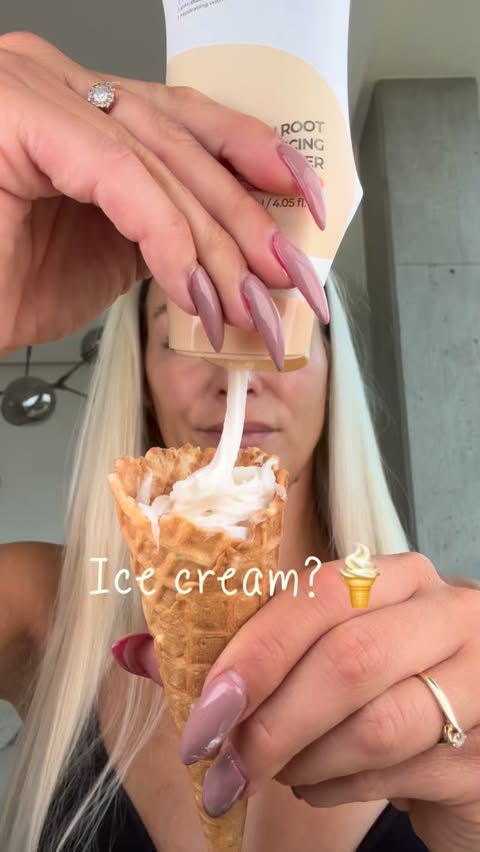 Instagram post by @kristiana_miu for ISNTREE. Caption reads: [...] cleanser 😂🍦 But the texture of the Isntree....
