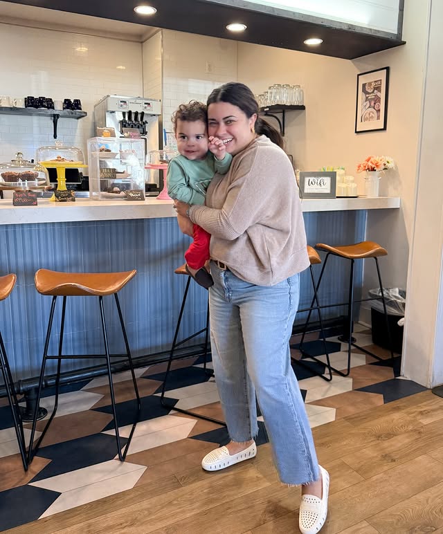 Instagram post by @lezliebrooks for Floafers. Caption reads: [...] keep up with every little adventure.....