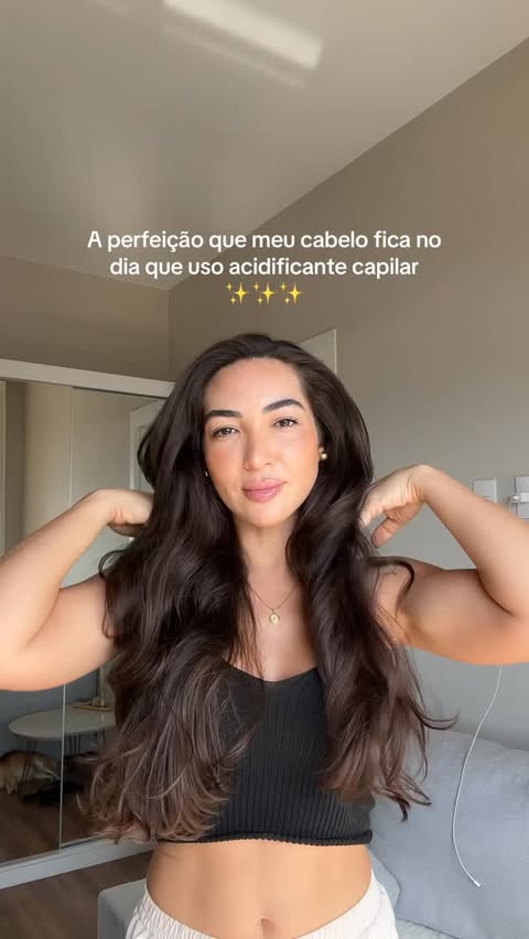 Instagram post by @paola_santanna for Hidratei. Caption reads: @hidratei Cupom 🏷️HIDRAPAOLA Um [...].
