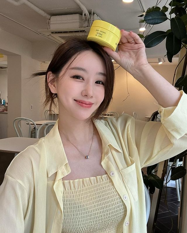 Instagram post by @bominism71 for CLIO Cosmetics. Caption reads: @goodal_official @cliocosmetics_official by #광고....