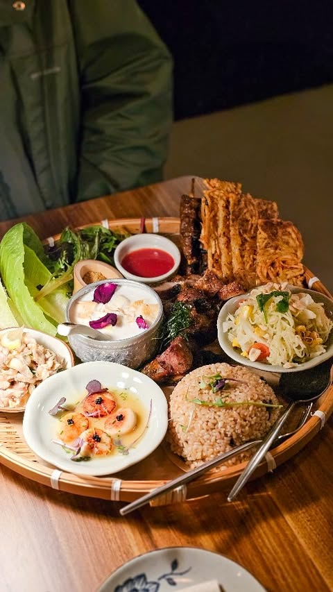 Instagram post by @2goodforks for FCBA Community. Caption reads: 📍@seedbarrestaurant in Windsor Seed Bar &....