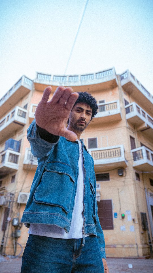 Instagram post by @yashtandonlifestyle for Max Fashion. Caption reads: Discovering the vibrant streets of Jaipur, one....