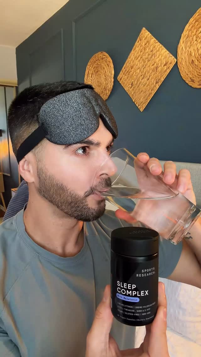 Instagram post by @johntrevizan for Sports Research. Caption reads: 🚨 30% OFF Black Friday / Cyber Monday 🚨....