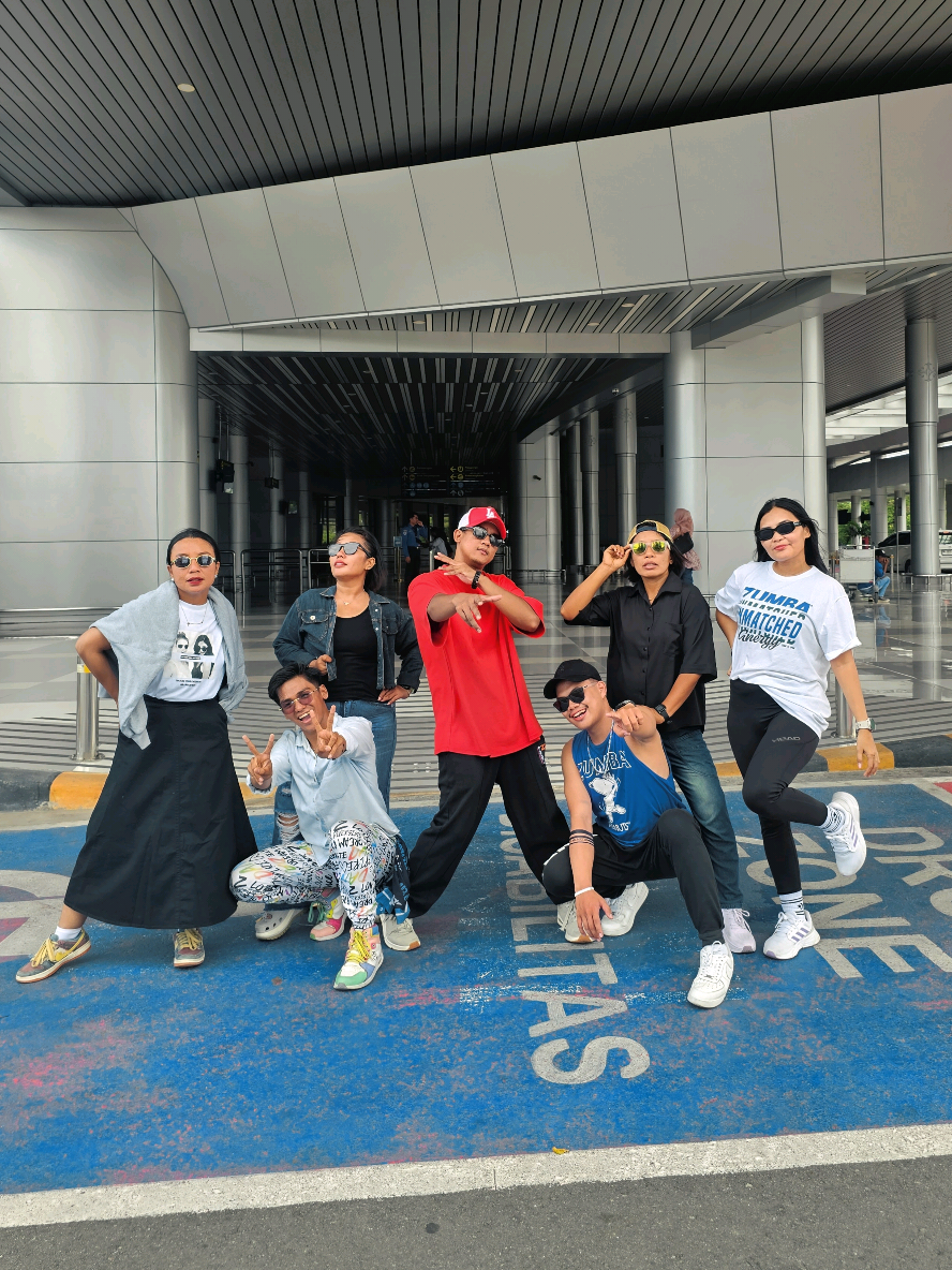 TikTok post by @dwikyalfatur for Zumba. Caption reads: ZIN VOL 120 LIVE CLASS FOR @zumba 💥 Terima kasih....