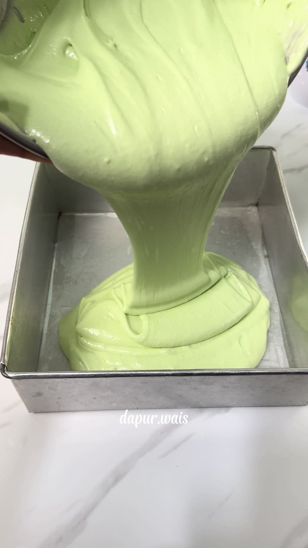 TikTok post by @dapur.wais for idealifeonline. Caption reads: Bolu pandan potong enak lembut dan wangi bisa buat....