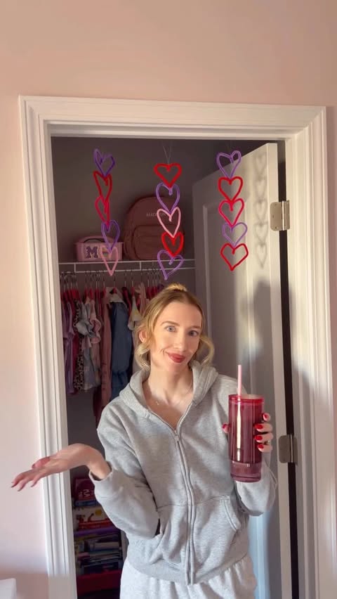 Instagram post by @marissa.charlotte for NAKED nutrition. Caption reads: [...] room 🥰

When I get busy I grab my....