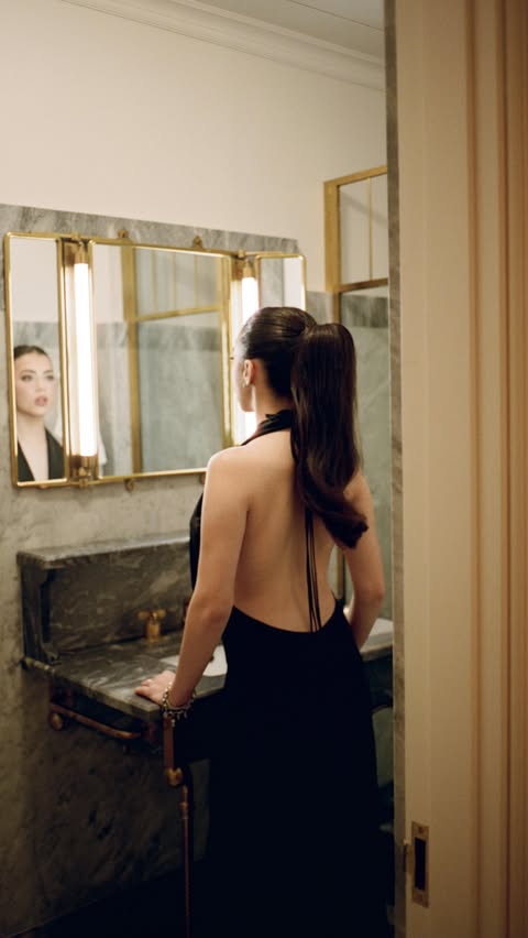 Instagram post by @giannacaldera for Tinder. Caption reads: Okay, now it’s your turn... add a prompt, spark....