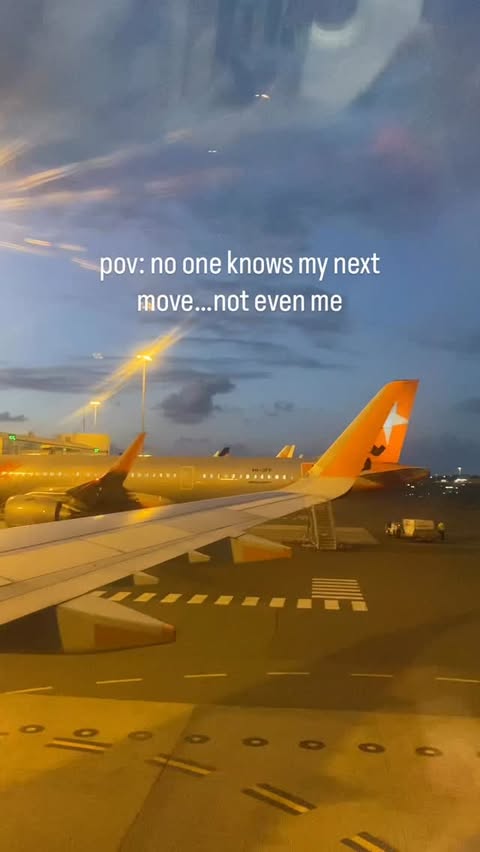 Instagram post by @letsgomum for Jetstar NZ. Caption reads: 😏
#jetstaraustralia
@jetstaraustralia partner.