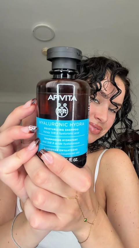 Instagram post by @kateplus8ft for APIVITA. Caption reads: [...] your hair hydrated is sooo important!....