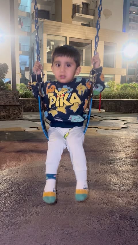 Instagram post by @lilchamp_avyu for Mother Sparsh. Caption reads: [...] patch, phir tension free play 💚....