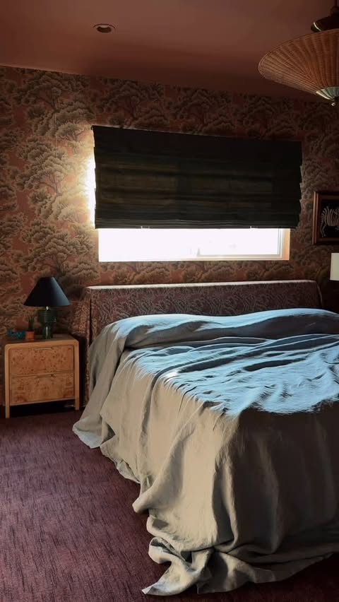 Instagram post by @dabito for Spoonflower. Caption reads: [...] grasscloth wallpaper from @Spoonflower, pain.