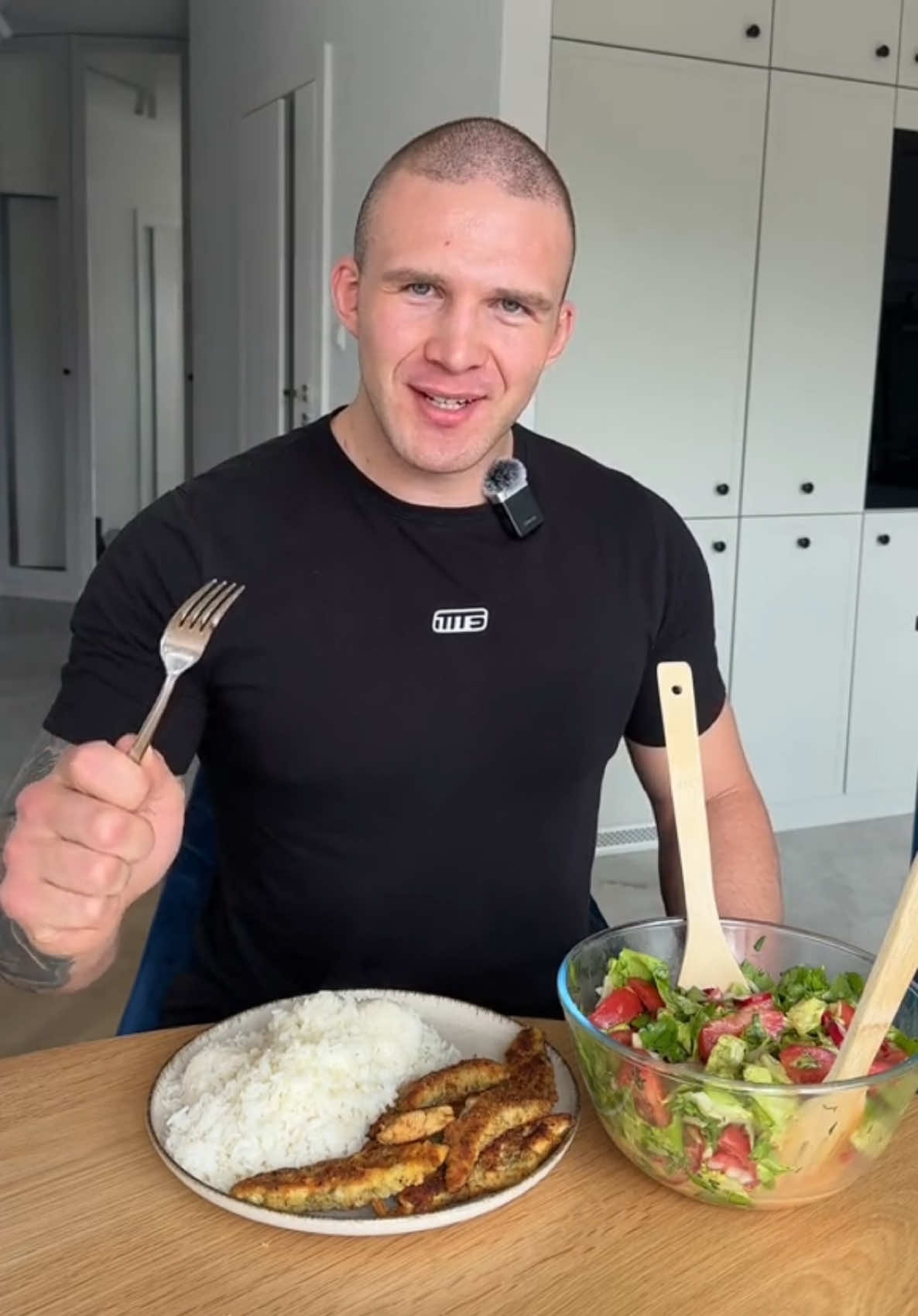 TikTok post by @kowalmma for Lidl Polska. Caption reads: #reklama @Lidl Polska    Kocham warzywa 🥒,....