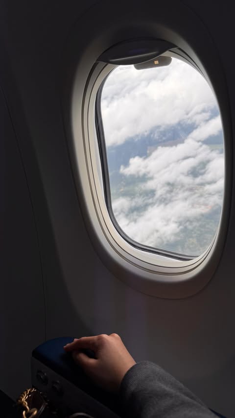 Instagram post by @syahamimishahri for Discover Hong Kong. Caption reads: [...] again, Hong Kong! for more ideas,....