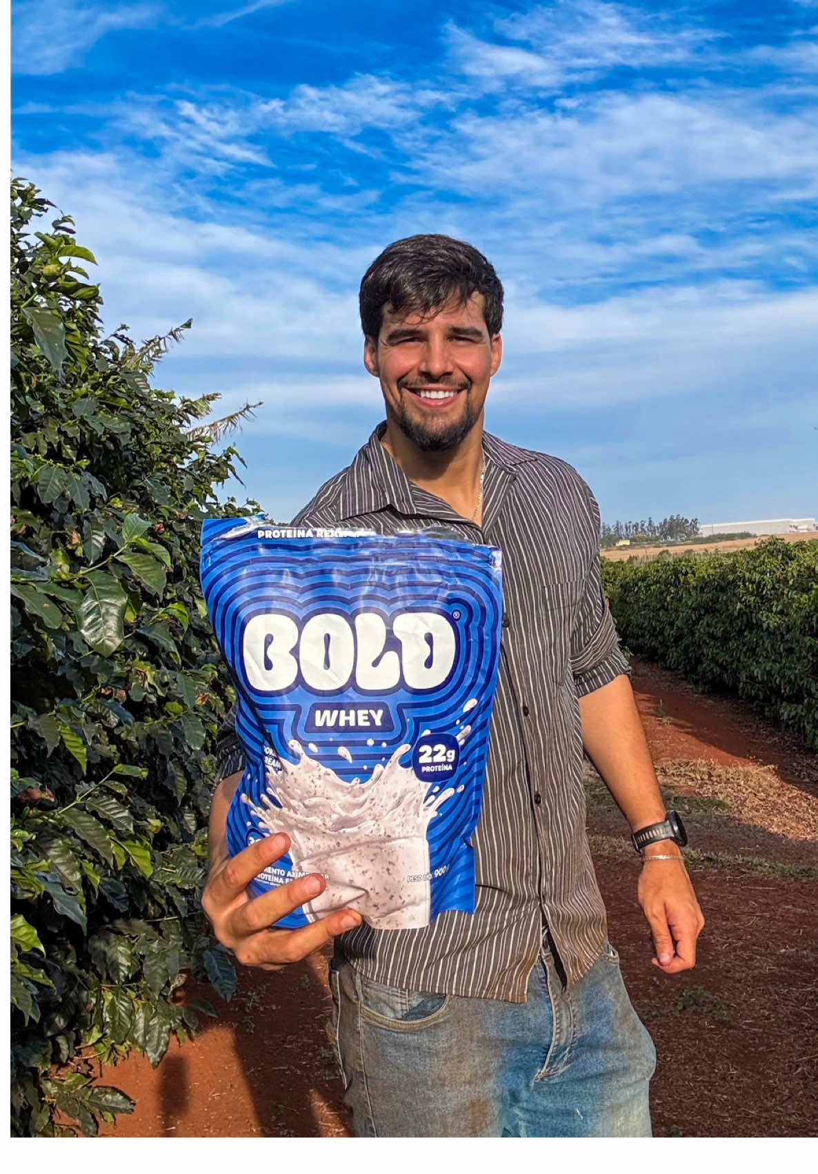 TikTok post by @arthur_rosseto for BOLD SNACKS. Caption reads: [...] para um café especial e o combo da @BOLD....