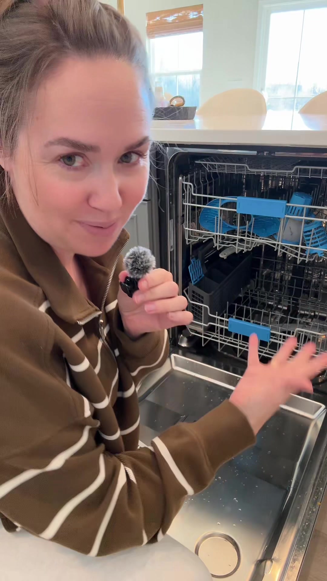 TikTok post by @nataliemommakingendsmeet for Sudstainables. Caption reads: [...] #appliancecare #deepclean @Sudstainables.