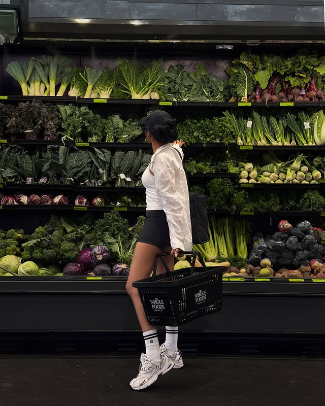 Instagram post by an influencer for lululemon. Caption reads: [...] DM with the link #sponsored #lululemon -....