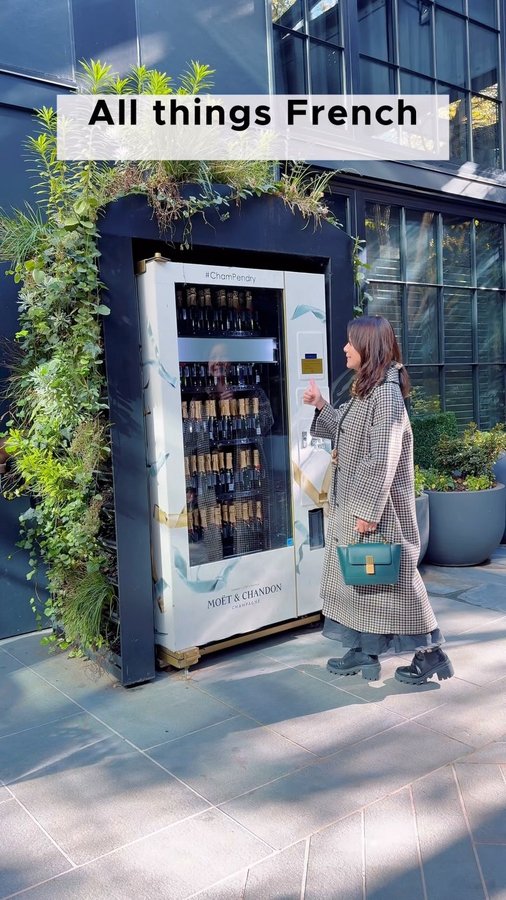 Instagram post by @anntranfashion for Ateliers Auguste. Caption reads: [...] on repeat.

This elegant bag by....