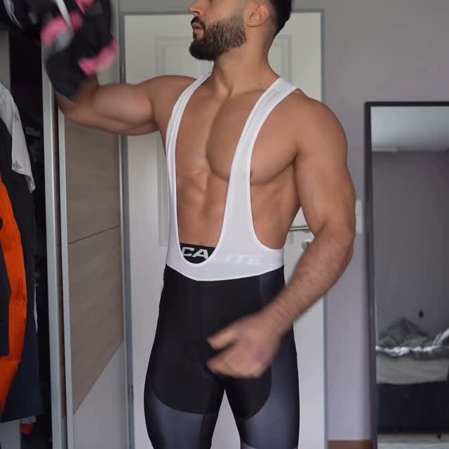 Instagram post by @fatihbicioglu for Neosupps. Caption reads: 50km Bicycle & Leg Day | Code FATIH bei @neosupps.