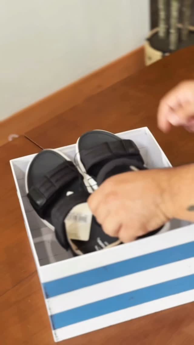 Instagram post by @iamdenizmirik for Dearfoams. Caption reads: Stepping into summer comfort! These @dearfoams are....