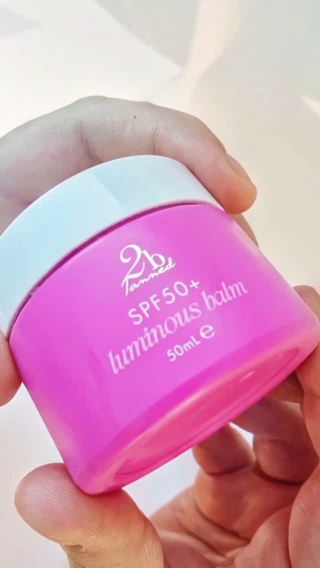 Instagram post by @kellysbeautyreviews for 2bTanned. Caption reads: #ad Happy Thursday Beauties💗
Ready to get your....