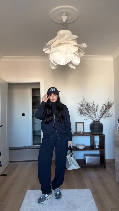 Instagram post by @busracitaak for SUUD COLLECTION. Caption reads: Senin favorin?💙 #reklam @suudcollection.