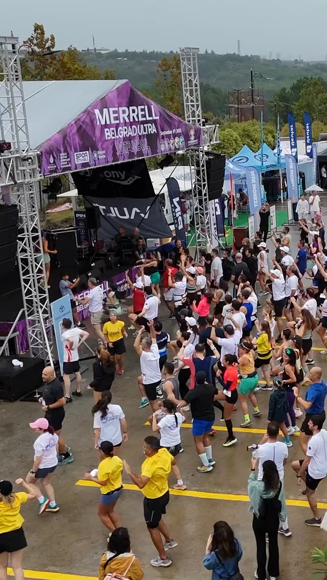 Instagram post by @sportpointextreme for Merrell. Caption reads: Günün sonu gelmeyen üçüncü startı: 5K 🏃‍♂️🏃‍♀️.