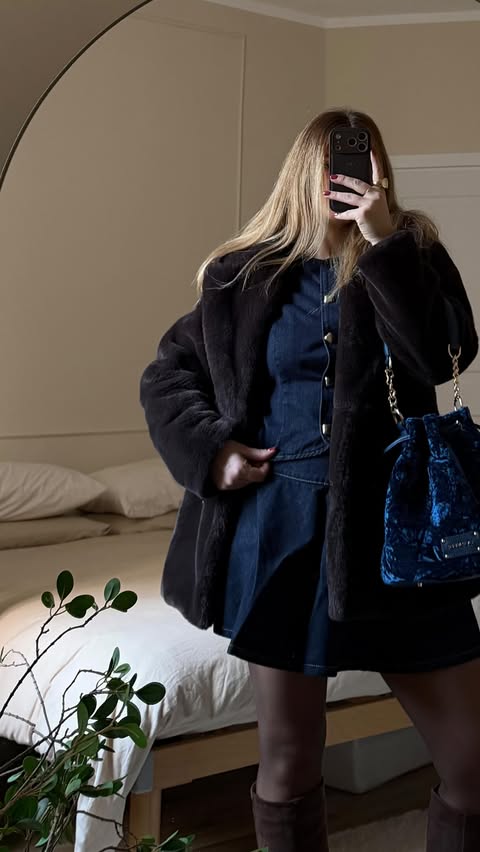 Instagram post by @robertamariegervasi for Meshki. Caption reads: [...] Blu stanno male insieme? 🤎

Denim set....