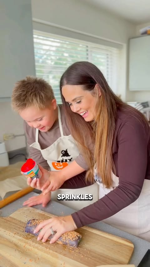 Instagram post by @i_am_remy_b for Dr. Oetker. Caption reads: [...] this Halloween half term 🎃😂 These....