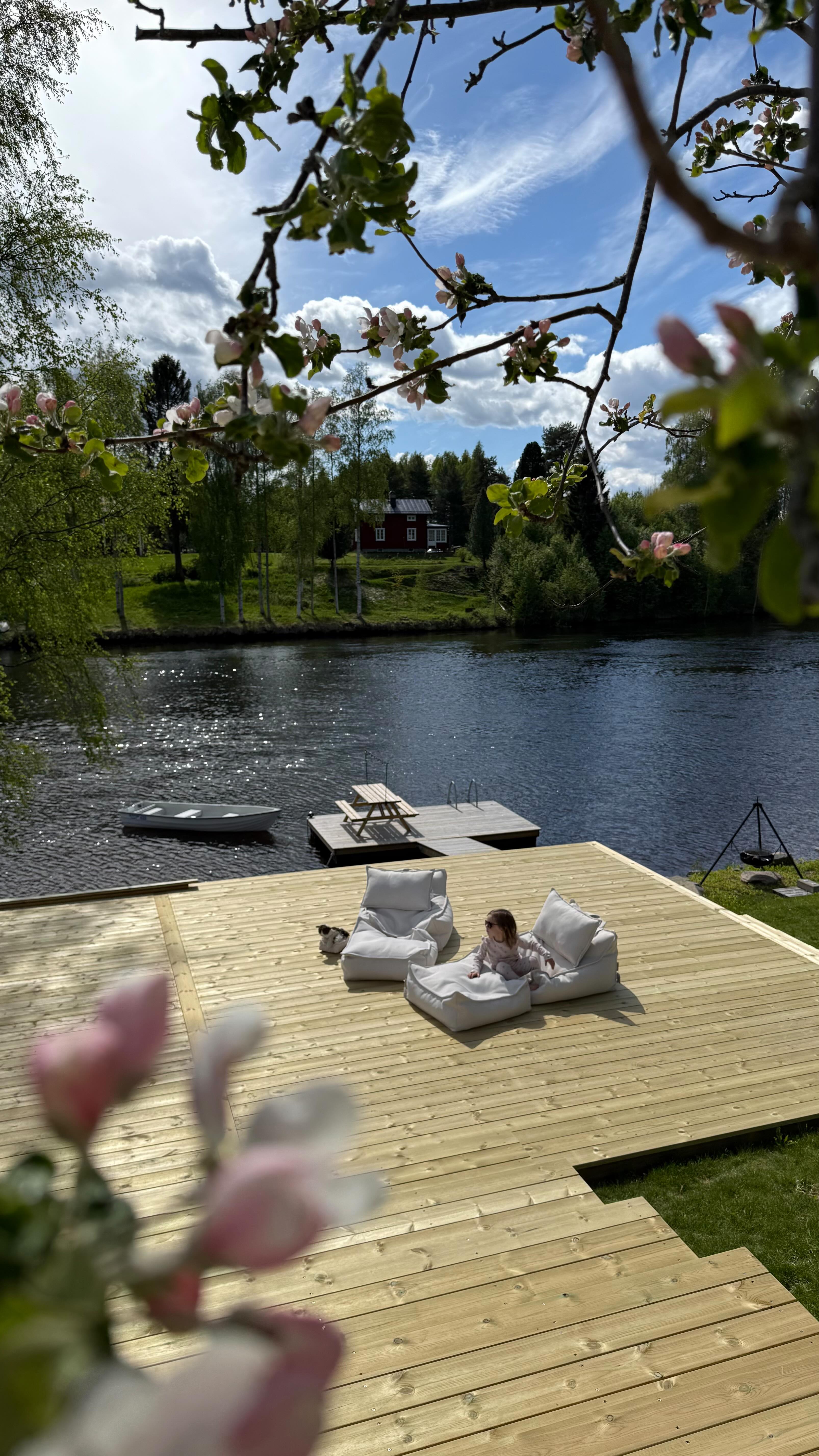 Instagram post by @fridasofialind for Wigiwama. Caption reads: She couldn’t even wait for the terrace to be....