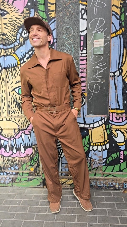 Instagram post by @strohmeyer.daniel for Incerunmen. Caption reads: [...] the new black 🤎

Featuring my new....