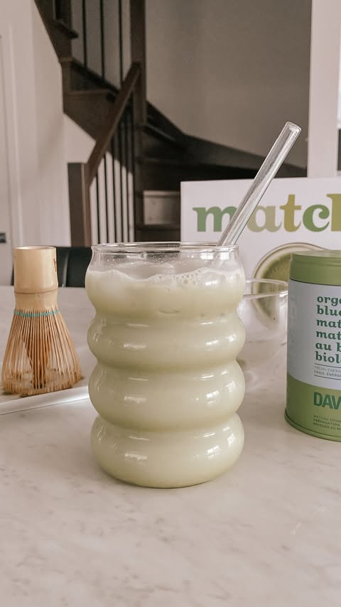 Instagram post by @thebusymommylife for Davidstea. Caption reads: [...] blueberry matcha from @davidstea and it’s so....