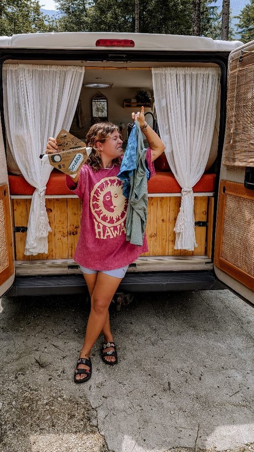 Instagram post by @the.saputos for The Scrubba. Caption reads: [...] clothes while traveling 👕👙👗

*Ad

The....